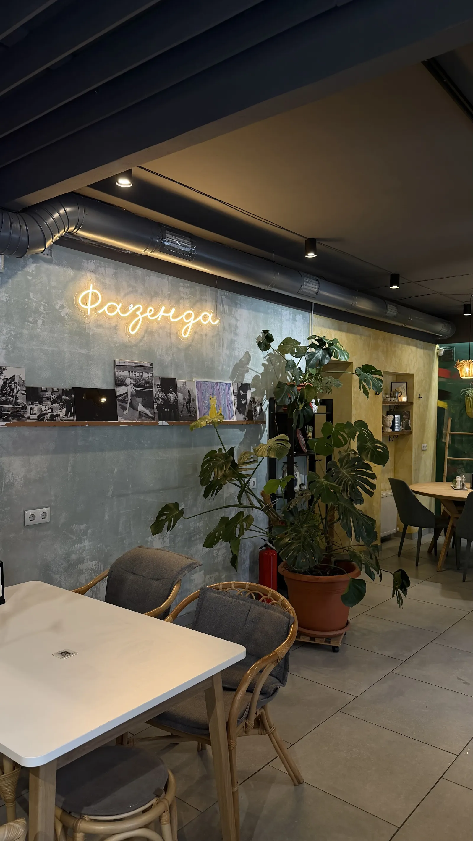 Чотири Чебуреки Prosecco Bar image 4