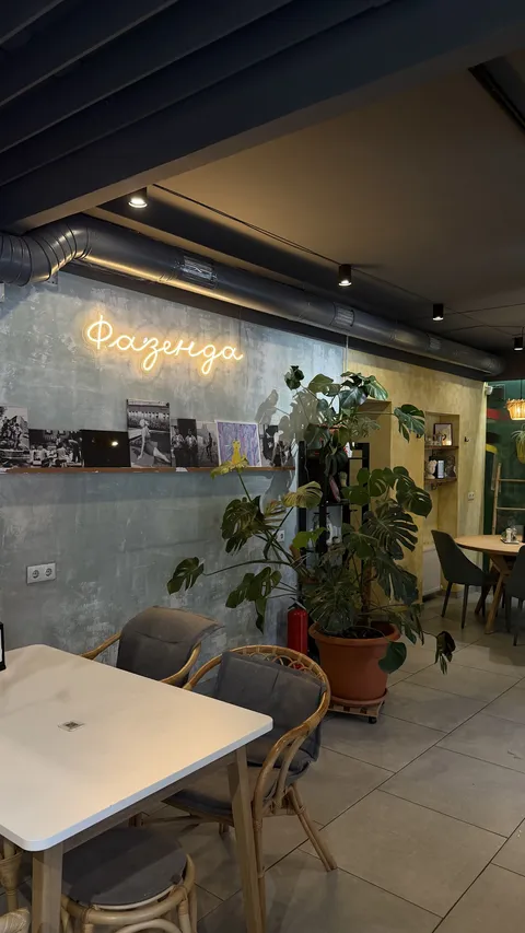 Чотири Чебуреки Prosecco Bar image 4