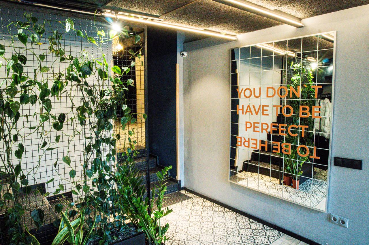 №8 Breakfast, pizza & bar image 11