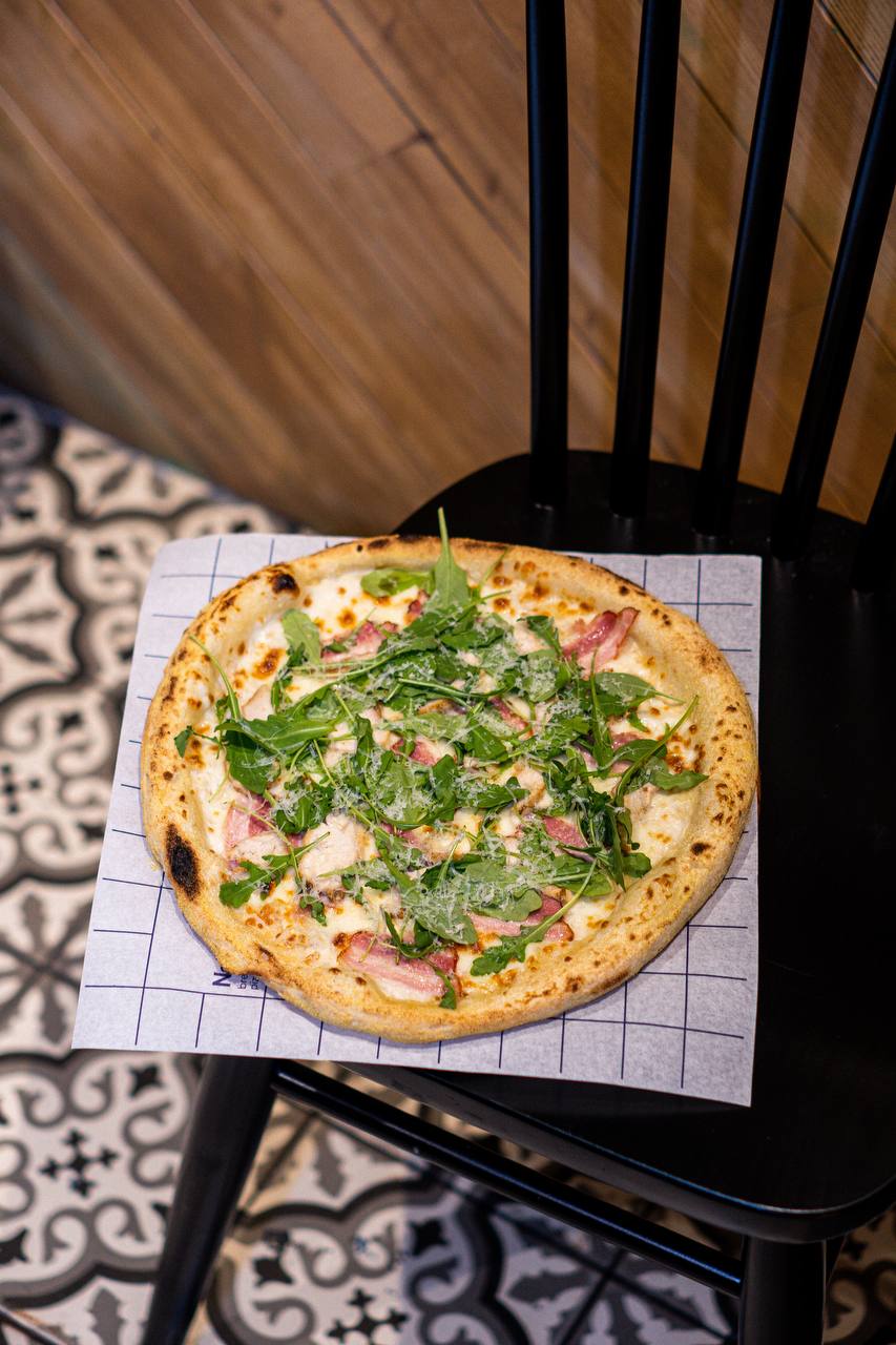 №8 Breakfast, pizza & bar image 12