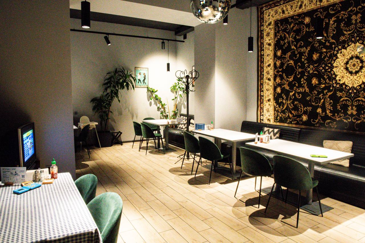 №8 Breakfast, pizza & bar image 13