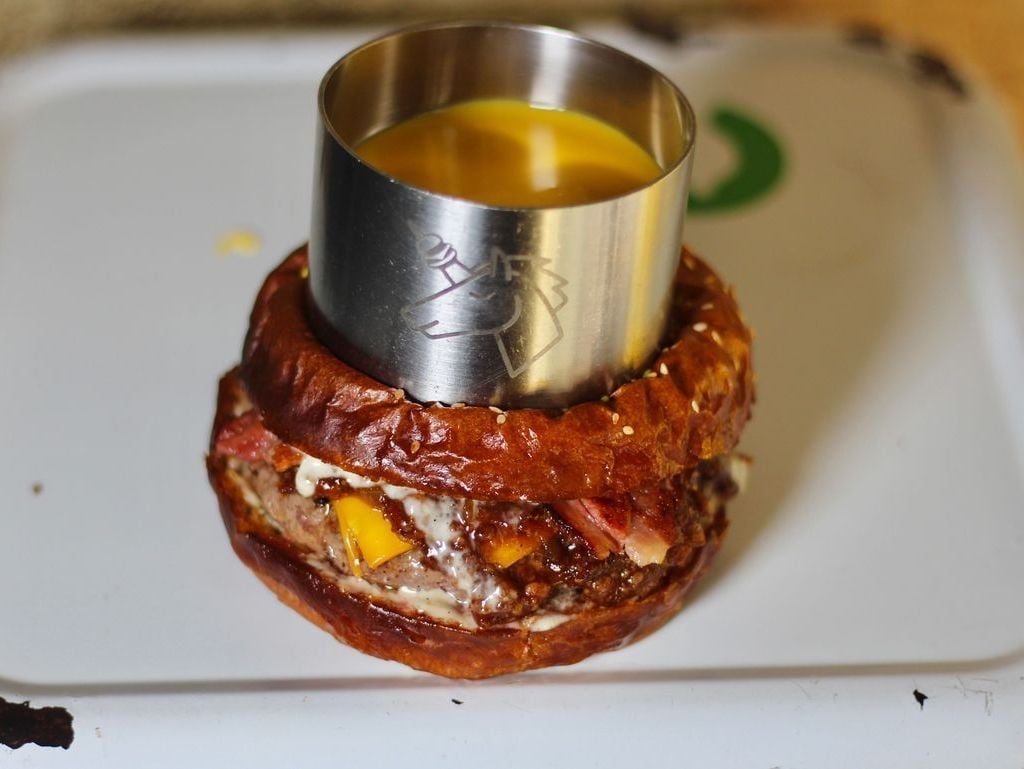 ЕПІК ЧІЗБУРГЕР КАФЕ / EPIC CHEESEBURGER CAFE image 12