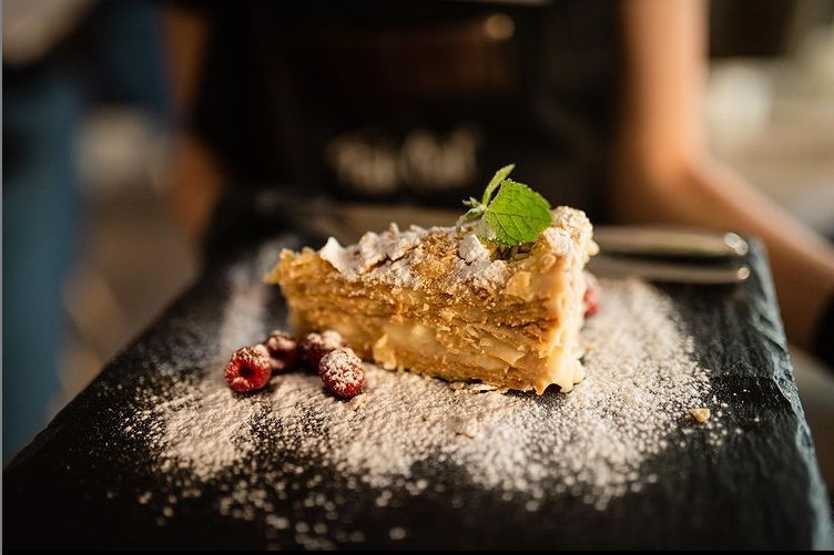 Доставка піци, їжі - ресторан Fat Cat, літній майданчик Osteria image 23