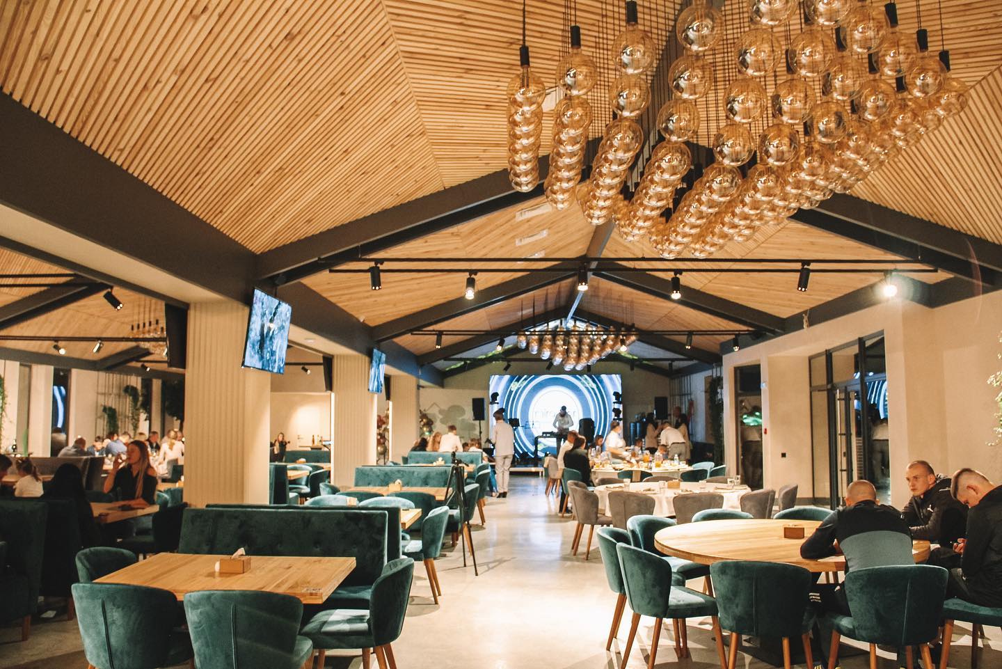 Miramar Restaurant | Garden | Club image 21