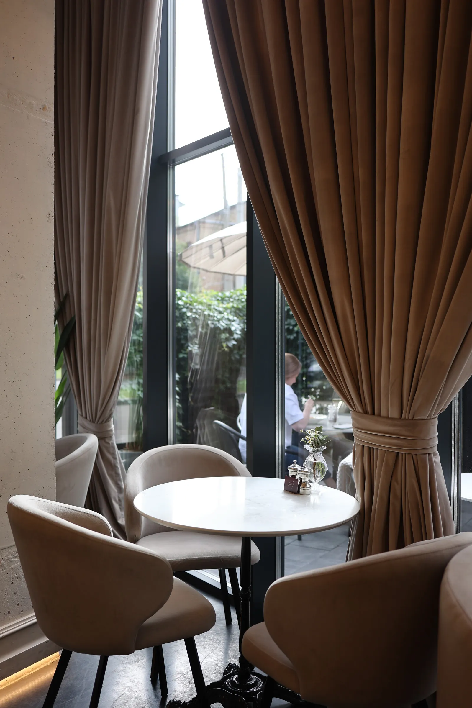 Louis image 21