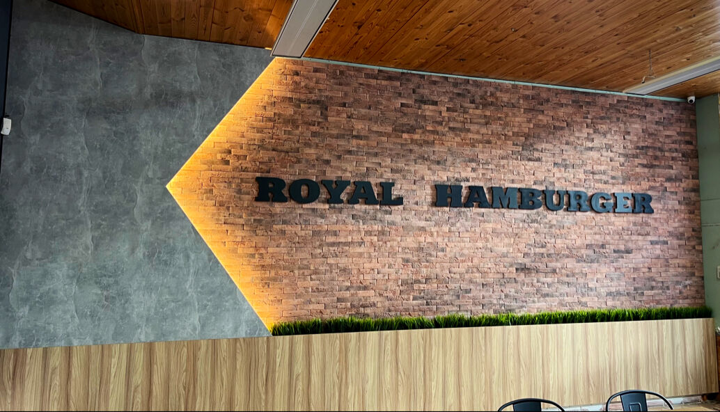 Royal Hamburger image 3