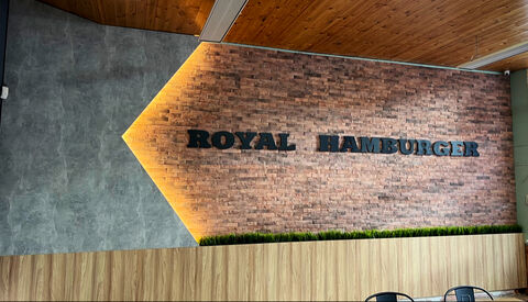 Royal Hamburger image 3