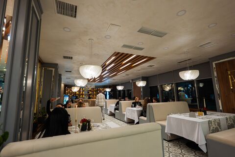Mira Restaurant image 8